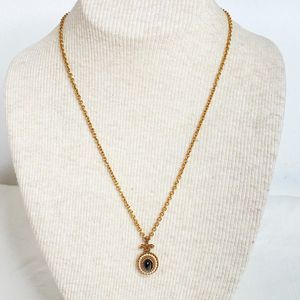 Avon Pendant Necklace Onyx Cabochon Encircled Pearlesque Beads Gold Tone Chain